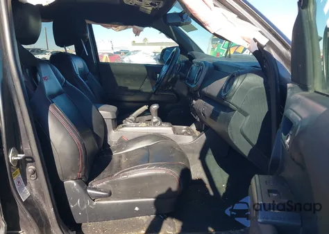 2017 Toyota Tacoma Trd Off Road z USA, uszkodzony, nr VIN 3TMDZ5BN5HM031976